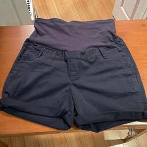 Gap maternity shorts